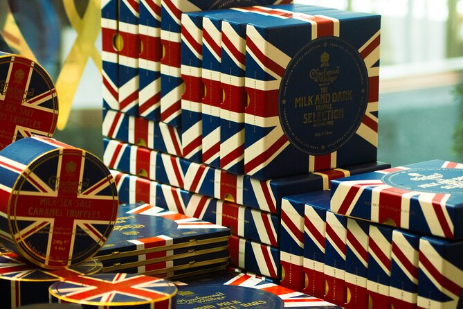 Changing of the Guard & Royal Food Tour with 15+ Tastings - Finishing at The Ritz With a Take-Home Tea Box