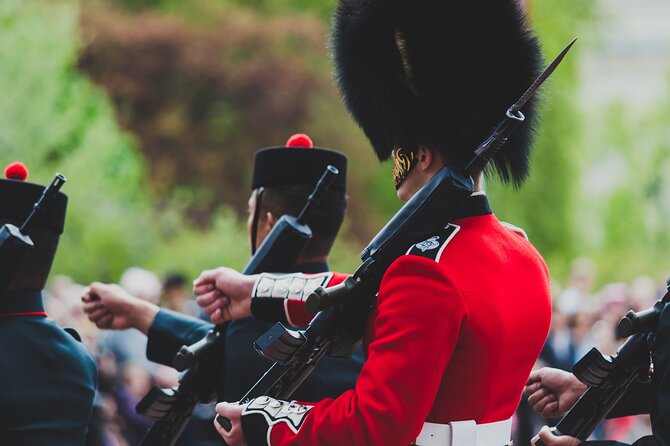 Changing of the Guard Walking Tour - Walking demands, weather, and what to carry