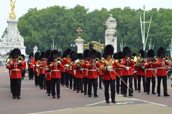 Changing of the Guard Walking Tour - Starting beside the Edward VII statue