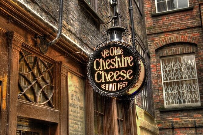Charles Dickens Private Walking Tour - St Paul’s, Temple Church, and the legal quarter