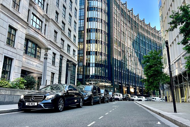 Chauffeur limo Services Heathrow Airport To/From anyLondon Hotel - Meeting your chauffeur at Heathrow