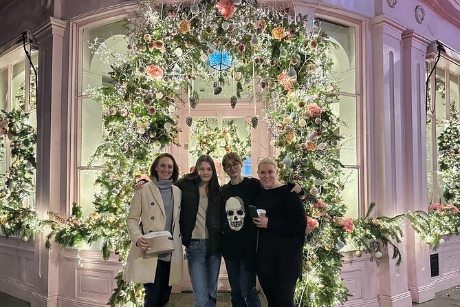 Christmas Lights and Markets London Taxi Tour - Chelsea and Kensington show a quieter festive side