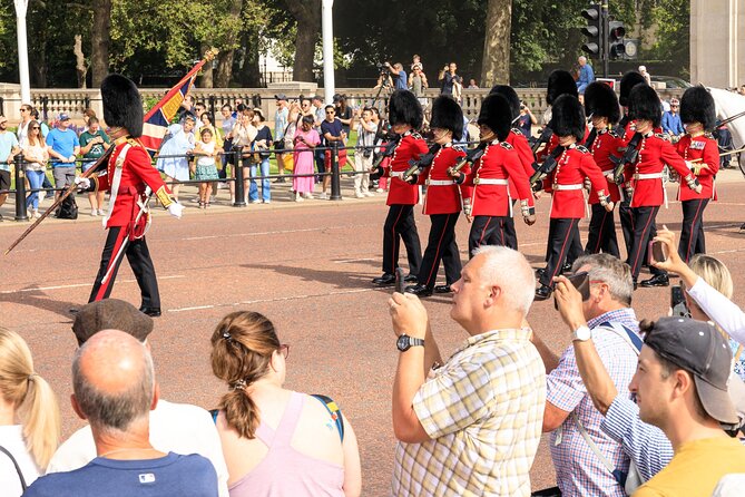 Classic London Tour with Westminster Abbey, Skip the Ticket Line - Trafalgar Square in a short, focused stop