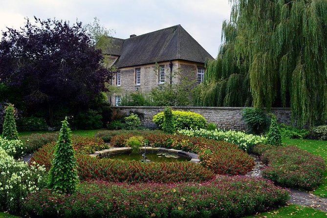 Cotswolds Villages and Oxford Full Day Tour from London - What the guides add to the day