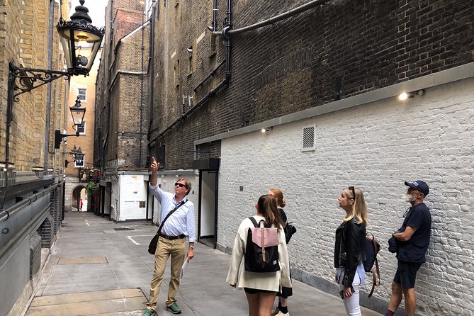 Crime and Policing London Walking Tour - Trafalgar Square and London’s smallest police station