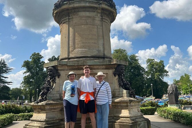 Daily Stratford Upon Avon Town Walking Tour with Local Guide - Starting at the Gower Memorial