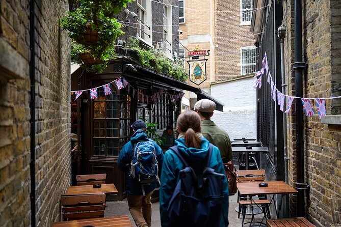 Devour London Historical Pub Tour:Traditional British Food & Ales - The Old Bell Tavern: cider and a short walk