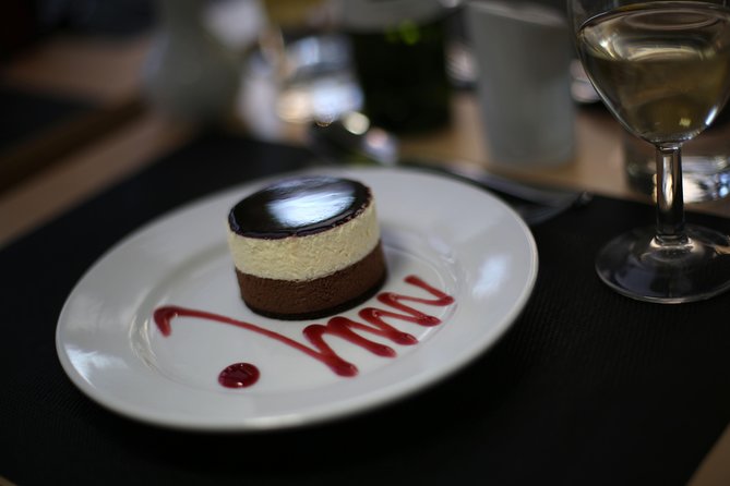 Dinner and Jazz Cruise on the River Thames - What the three-course dinner is really like