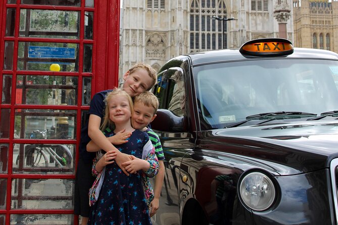 Discover London in a Panoramic Black Cab - Buckingham Palace starts with royal London