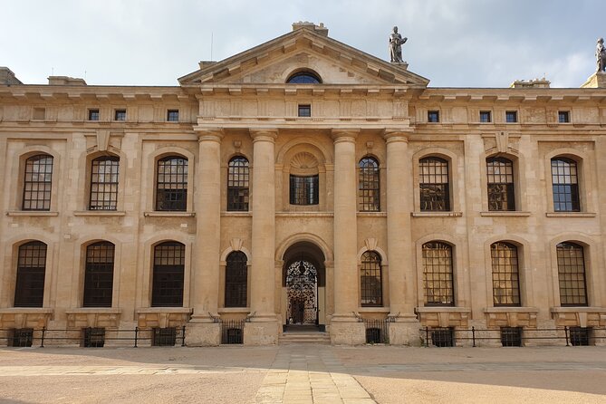 Discover Oxford University with Recent Graduate - Inside the Divinity School
