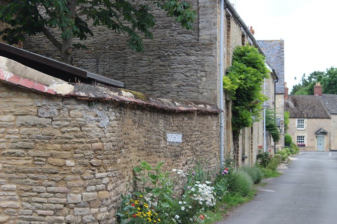 Downton Abbey and Village Coach Tour from London with Highclere - Bampton, the real-world Downton Village