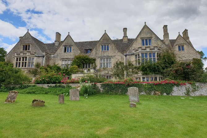 Downton Abbey Day In The Cotswolds Tour - A pub lunch at The Swan Inn