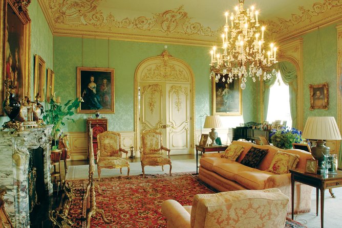 Downton Abbey & Highclere Castle Tour from London, with Oxford - The guide can make or break the day