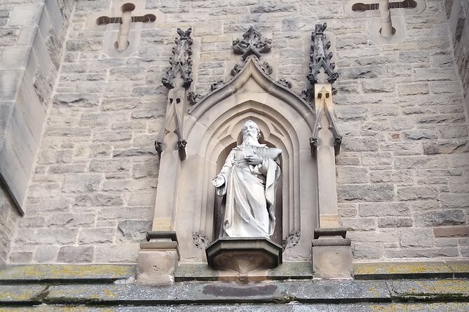 Durham City Walking Tour - Durham Market Place and the city’s public life