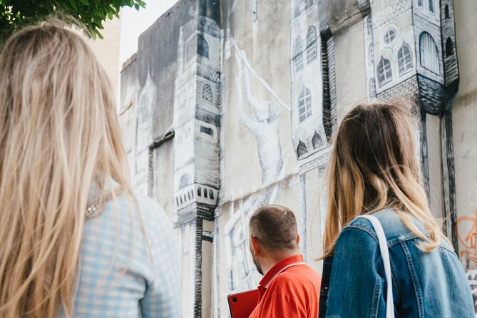 East End London Instagrammable Street Art and Graffiti Tour - Brick Lane teaches you to move closer