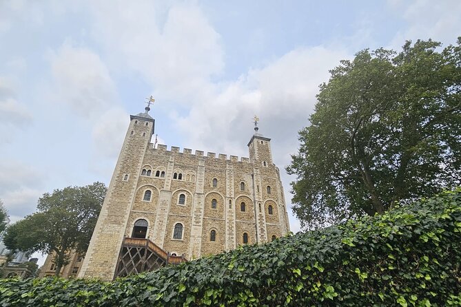 Easy Access Tower of London Crown Jewel Torture and Executions - The guides can make or break the experience