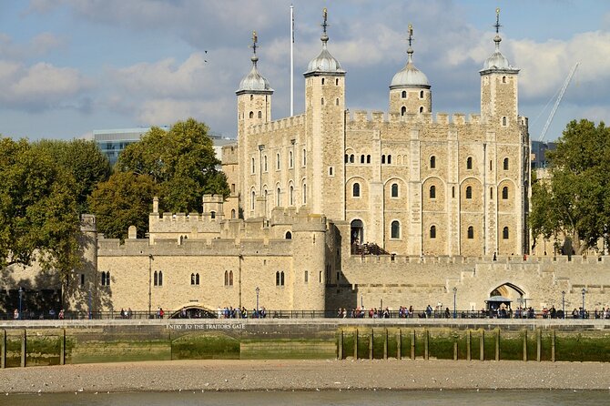 Easy Access Tower of London Crown Jewel Torture and Executions - Should you add the Thames cruise?