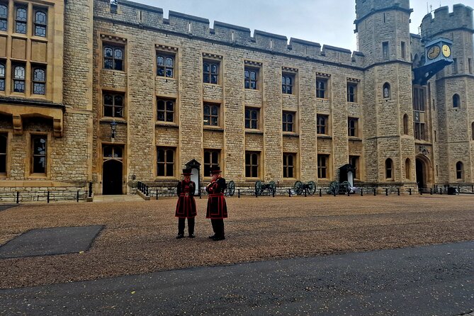Easy Access Tower of London Crown Jewel Torture and Executions - White Tower armor and the Line of Kings