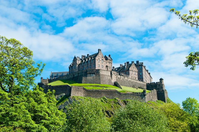 Edinburgh, Loch Ness, The Highlands from London - 3 Day Rail Tour - Day 1: London to Edinburgh, then straight to the castle