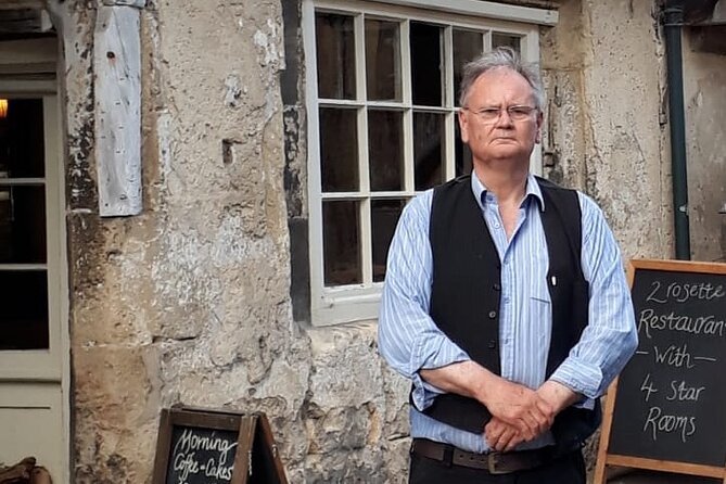 Exceptional Bath tour guide making your visit splendidly memorable. - The Royal Crescent delivers the big view