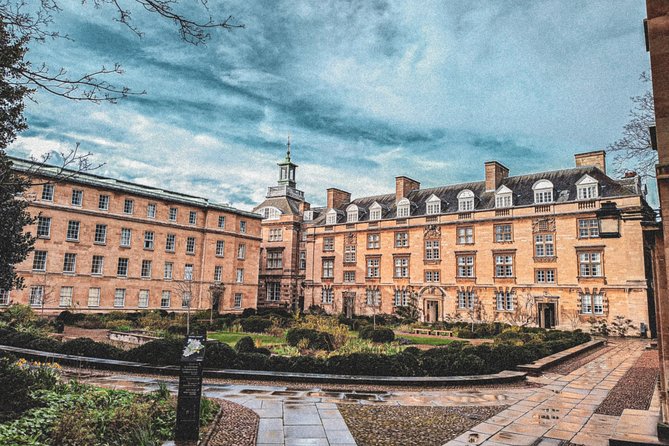 Explore Cambridge Student Life & Top Colleges Walking Tour - University life beyond the college walls