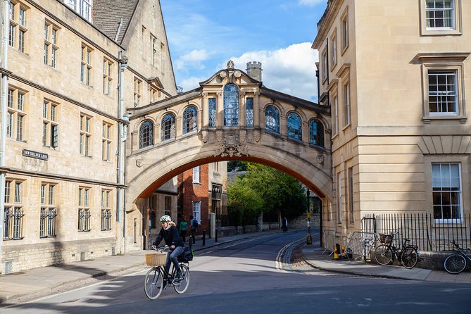 Extended: Oxford University & City Tour With Christ Church - Martyrs’ Memorial and the religious conflicts behind Oxford