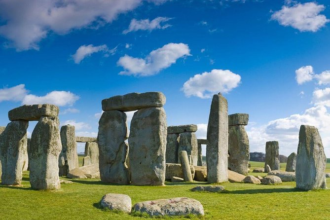Extended visit: Windsor Castle & Stonehenge - Starting in Victoria at 7:30 a.m.