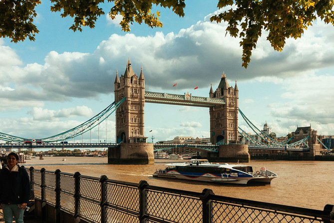 Family Friendly London Private City Tour - A snack break at Borough Market