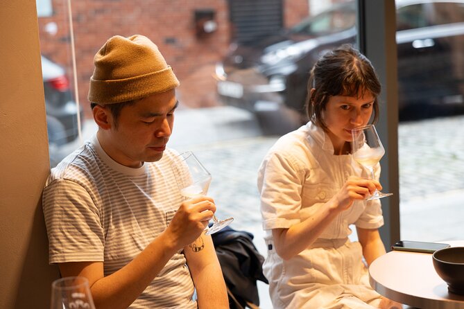 Four hour walking wine tasting tour of Manchester's best bars - The small-group atmosphere