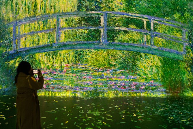 Frameless - Immersive Art Experience in London - The World Around Us Fills the Room