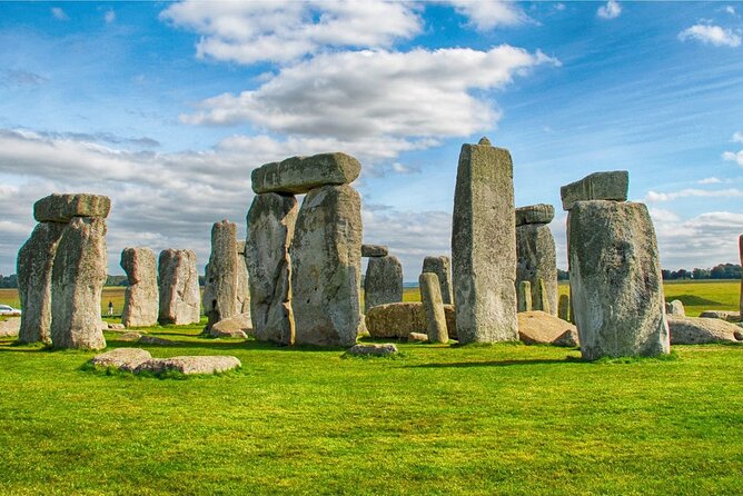 From Birmingham Stonehenge and Bath Day Tour - Seeing Stonehenge with two hours