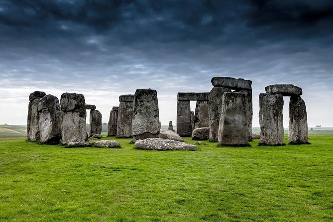 Full-Day Stonehenge and Avebury Tour from Glastonbury - The Saxon church and Silbury Hill