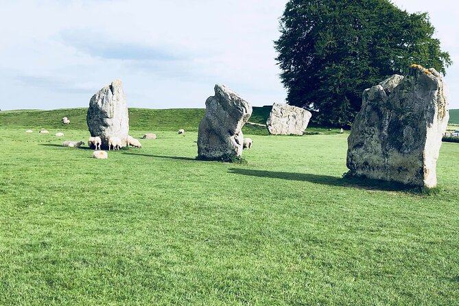 Full-Day Stonehenge and Avebury Tour from Glastonbury - Stonehenge with a guide who tells the story