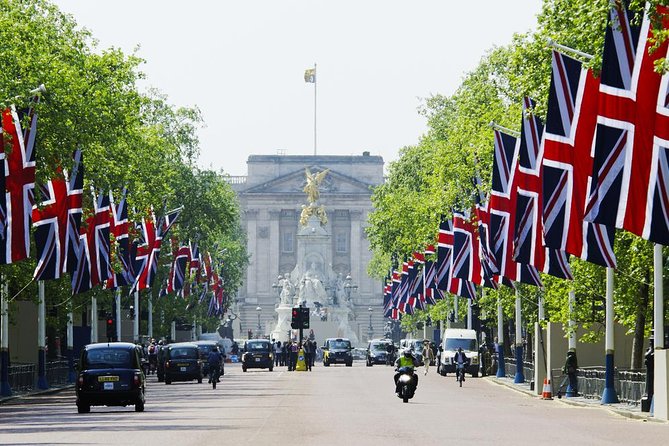 Full Royal Tour: Royal London & Buckingham Palace Tour - Starting at The Ritz and crossing Green Park
