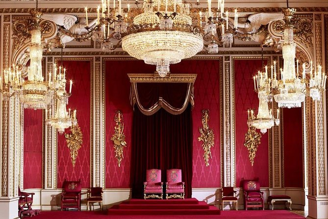 Full Royal Tour: Royal London & Buckingham Palace Tour - Walking The Mall toward Trafalgar Square