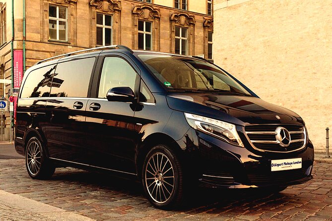 Gatwick Airport to Central London taxi transfers - Meeting your driver at Gatwick Airport