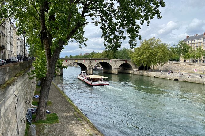 Guided Luxury Paris Day Trip with Optional Lunch at the Eiffel Tower - Guide quality matters most