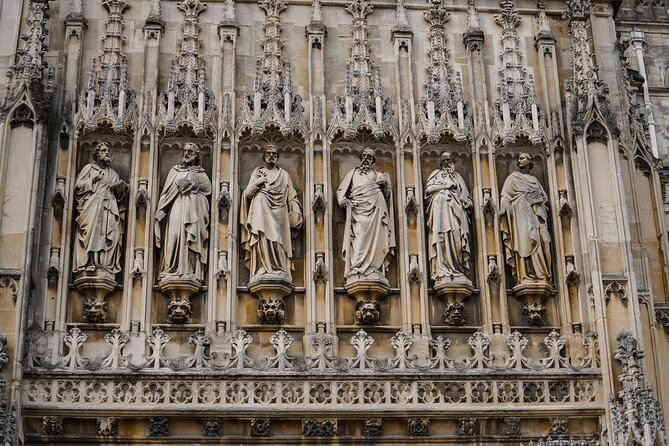 Guided Tour of Harry Potter Film Locations of Lacock & Cotswolds - Gloucester Cathedral: Hogwarts in stone