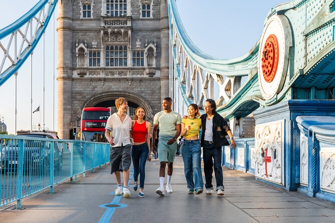 Guided Walking Tour in London - St. James’s Park: a calm pause between landmarks