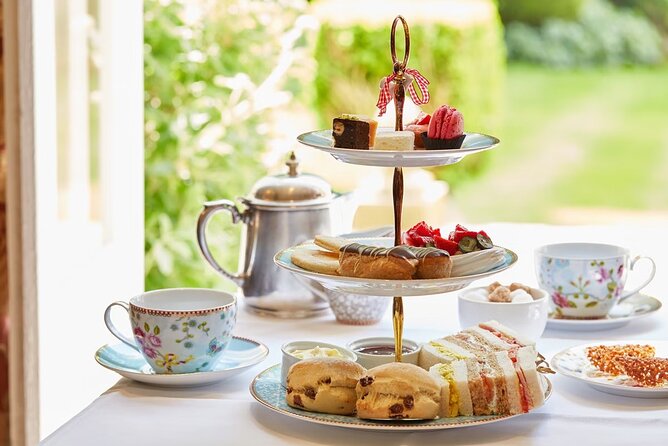 Hampton Court Guided Tour. Full day Access & High Tea - Why Hampton Court rewards a guided visit