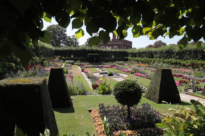 Hampton Court Guided Tour. Full day Access & High Tea - Your afternoon does not end with tea