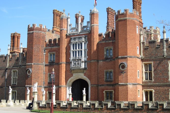 Hampton Court Palace 3hr tour: Henry VIII's & William III's intriguing Palaces - Why Hampton Court needs a guide