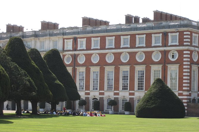 Hampton Court Palace 3hr tour: Henry VIII's & William III's intriguing Palaces - Georgian rooms and three centuries of change