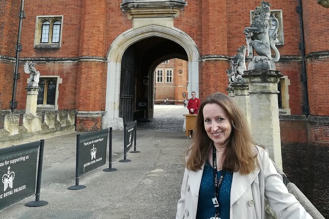 Hampton Court Palace Private Guided Tour - Meeting Jo at the palace entrance