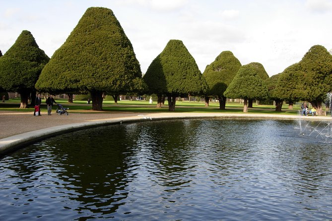 Hampton court palace private tour from London - Following Henry VIII and the Tudor story