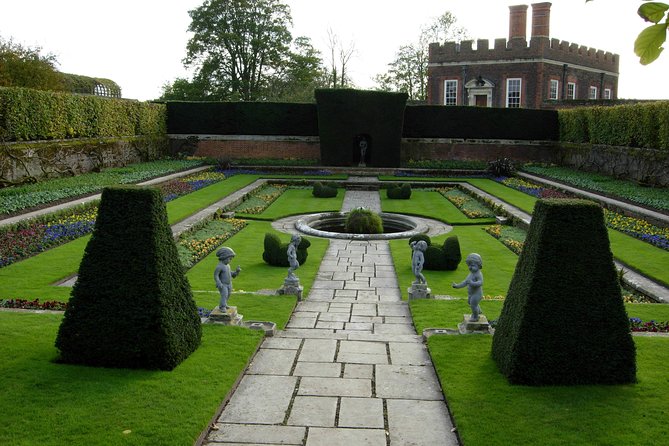 Hampton court palace private tour from London - Who will enjoy this private experience most?