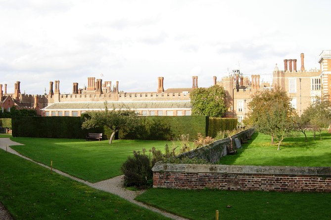 Hampton court palace private tour from London - Entering Hampton Court with prepaid tickets