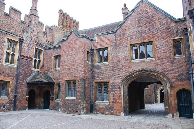 Hampton Court Palace Private Tour - Secrets of Henry VIII - The gardens and the value of a focused route
