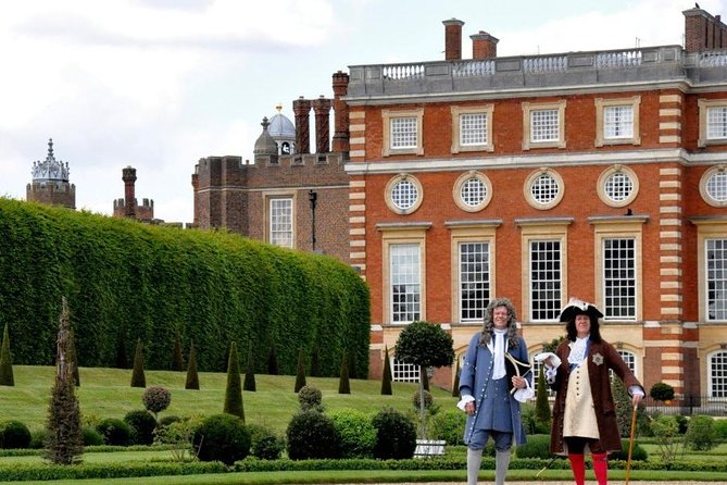 Hampton Court Palace Private Tour - Secrets of Henry VIII - Private touring for families, couples, and history fans