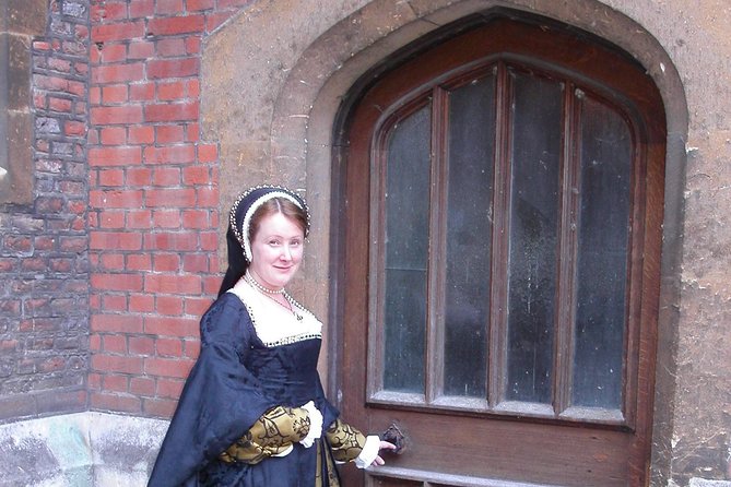 Hampton Court Palace Private Tour - Secrets of Henry VIII - Inside the palace: making sense of Henry VIII’s court